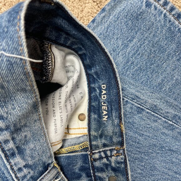 American Eagle Jeans Mens 30x28 Blue Embroidered Crest Pocket Preppy College Dad - Picture 8 of 9